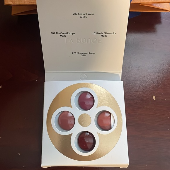 Louis Vuitton Beaute LV Rouge lipstick samples - Picture 3 of 9